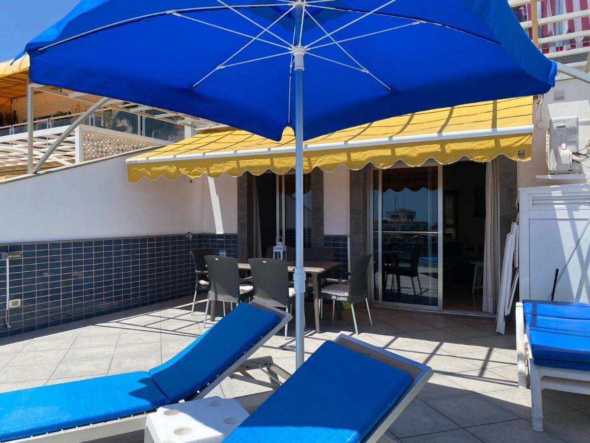 Billy'S Beachfront Apartment With Pool Access بويرتو دي موغان المظهر الخارجي الصورة