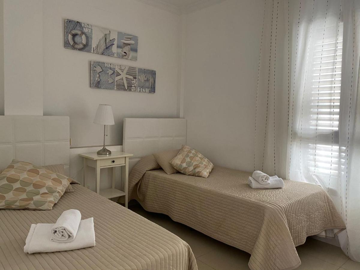 Billy'S Beachfront Apartment With Pool Access بويرتو دي موغان المظهر الخارجي الصورة