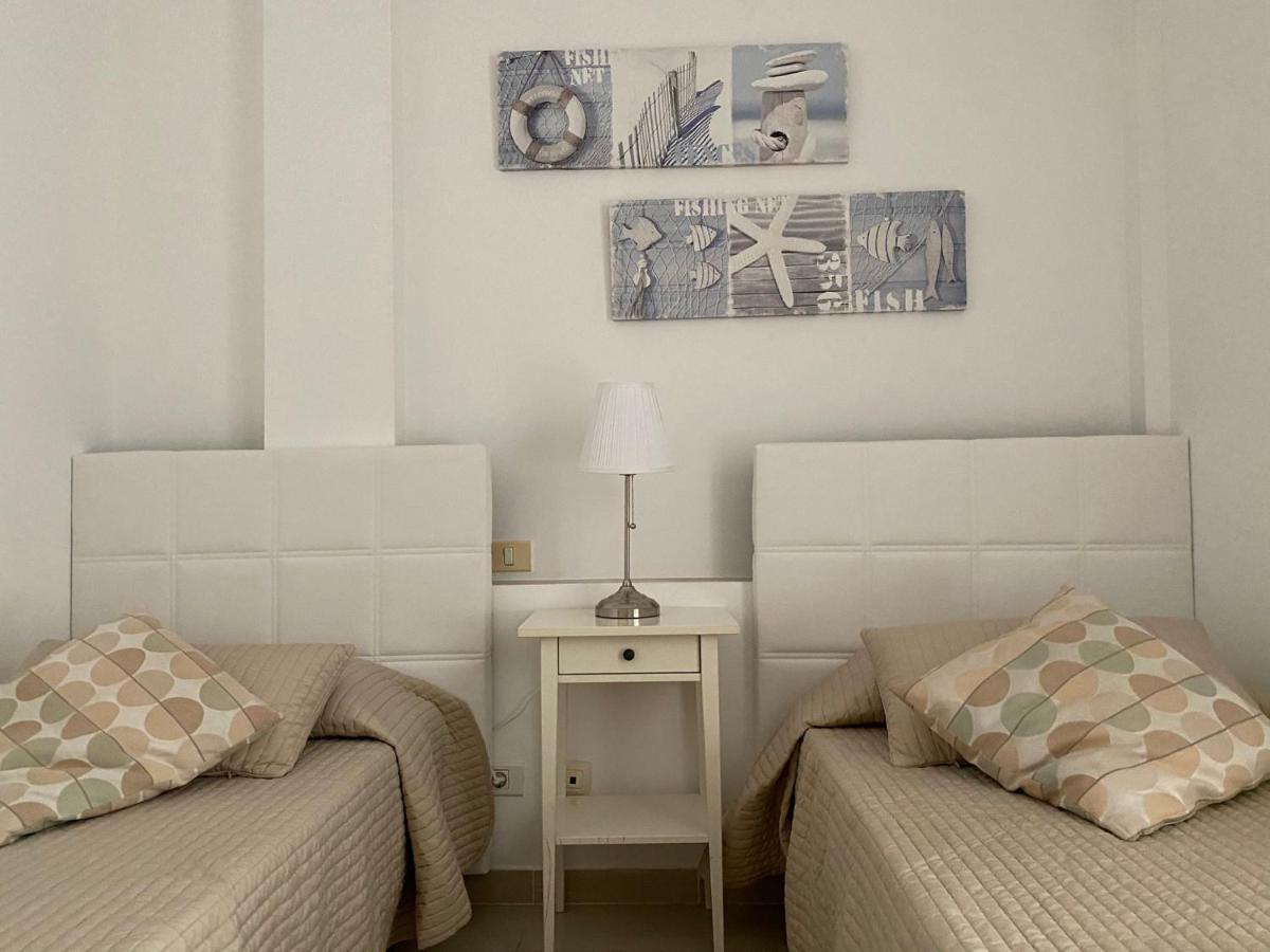 Billy'S Beachfront Apartment With Pool Access بويرتو دي موغان المظهر الخارجي الصورة